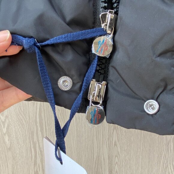 Moncle Down Jacket,Men's Matte Mayan Short Down Jacket - Picture 7 of 7